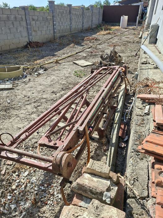 Vând tractor UTB 445 și utilajele aferente lui