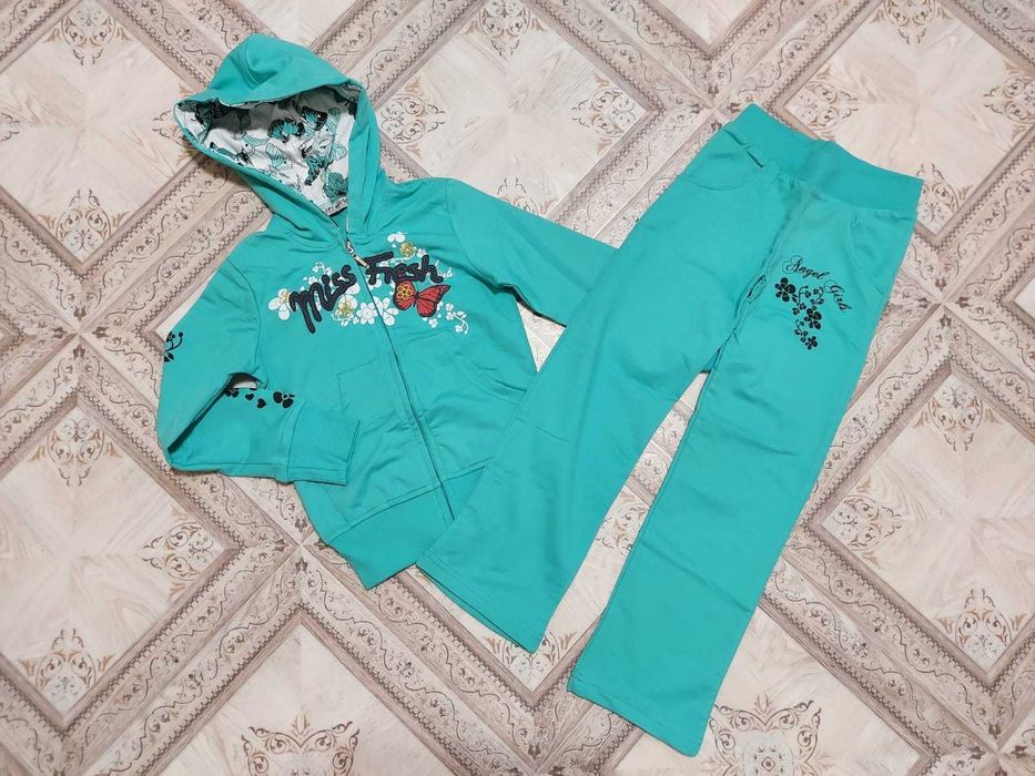 Спортивный костюм девочке