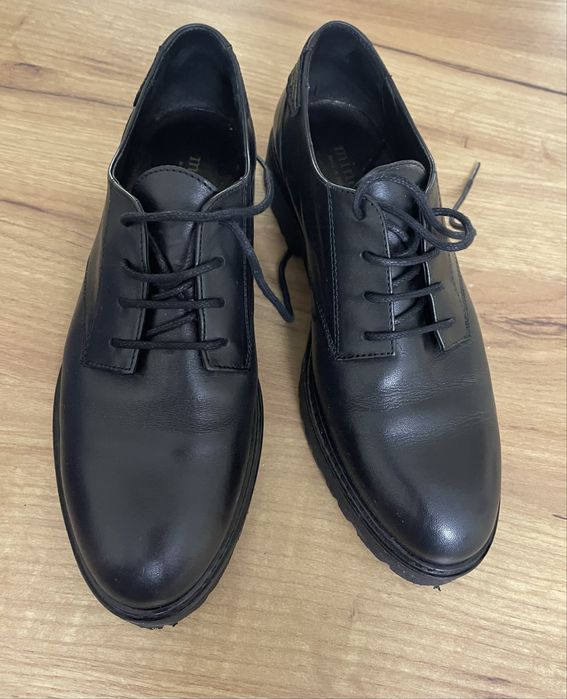 Дамски кожени обувки