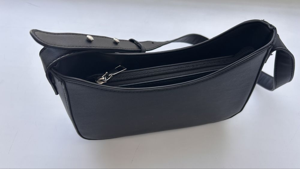 Сумочка багет чёрная