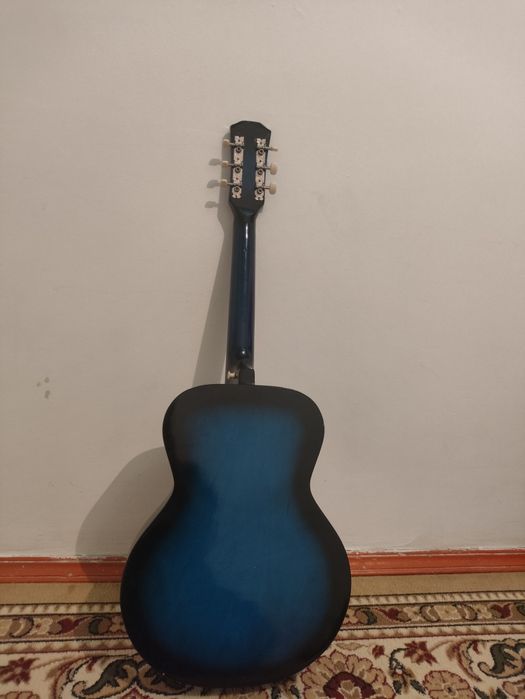 Гитара почти новый