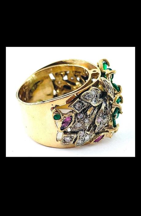 Inel monumental aur 9K cu smaralde, diamante, rubine si safire
