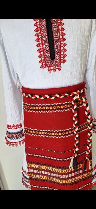 Народни носии за момичета и жени