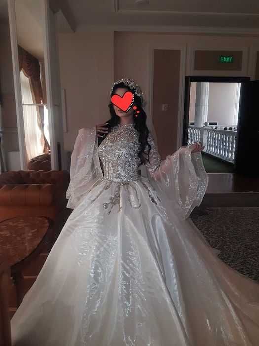 Свадебное платье продам срочно