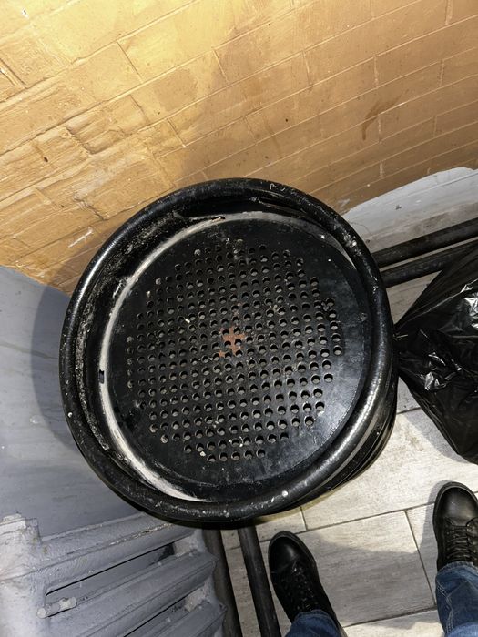 Продам пепельницу (урна)