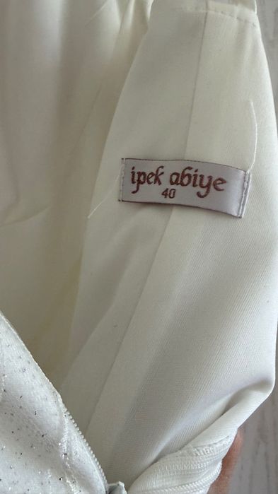 Бяла празнична рокля