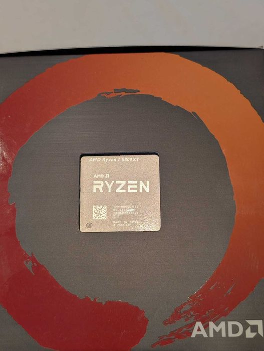 Procesor desktop deblocat AMD Ryzen™ 7 5800XT cu 8 nuclee