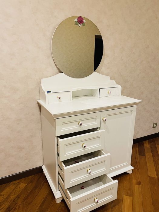 Продам детский гарнитур для девочки