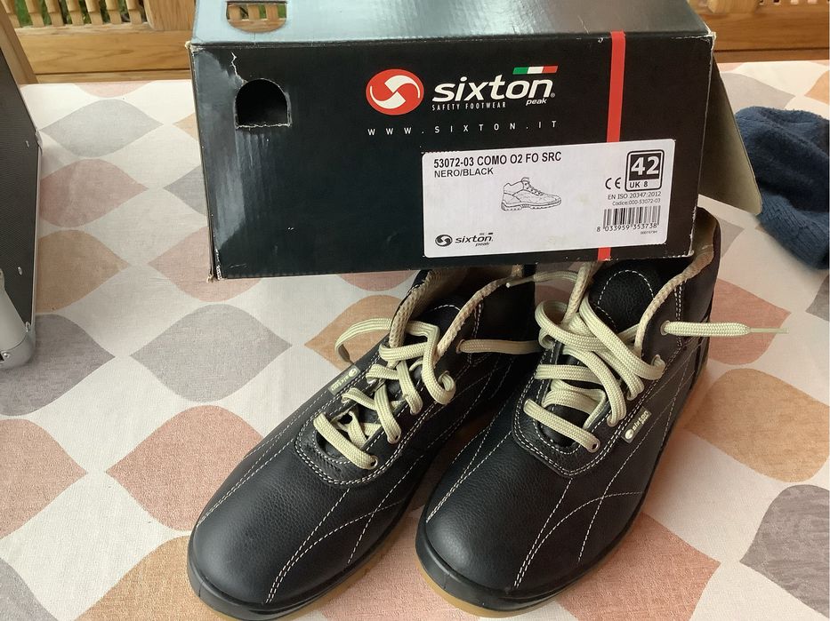 Vind papuci/ bocanci Sixton