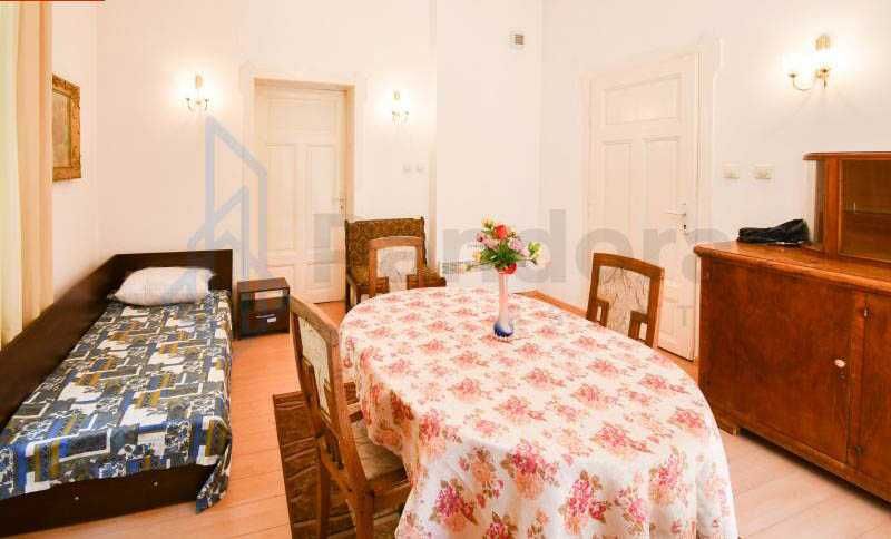 Тристаен апартамент под наем  в Центъра