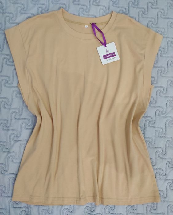 Продаётся НОВАЯ трикотажная кофточка без рукавов. Размер 50.XXL