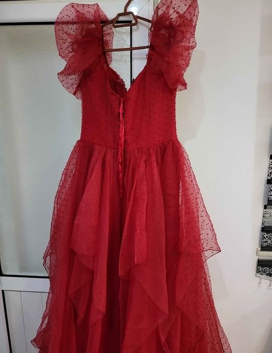 Официални рокли.