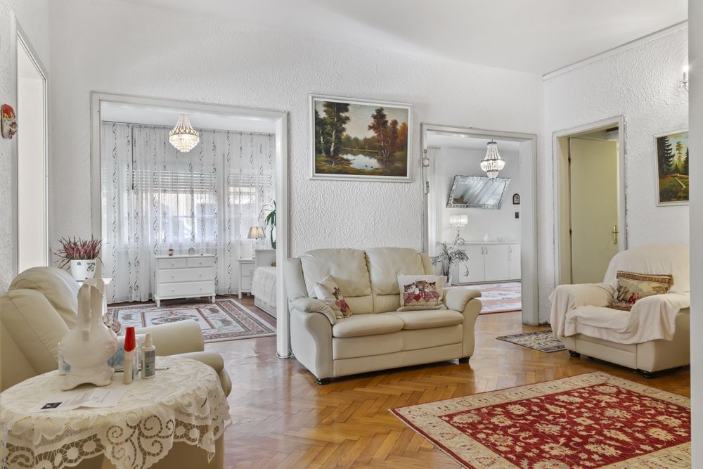 Vând apartament lux