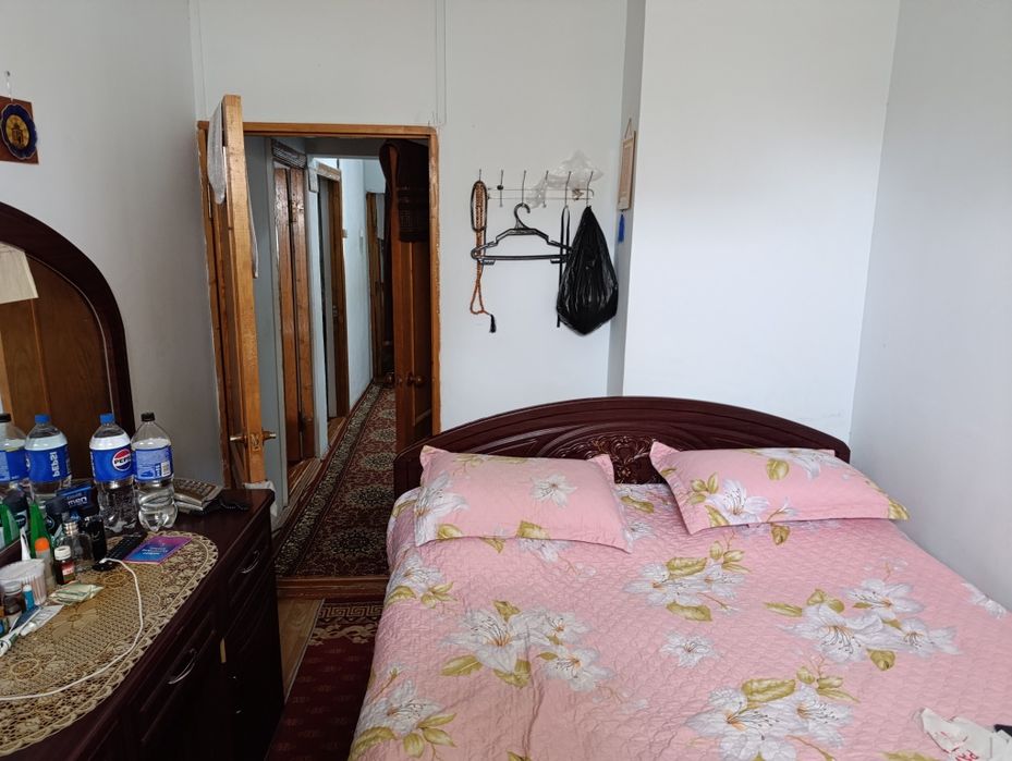 Продаётся трёхкомнатная квартира в центре города Джизак