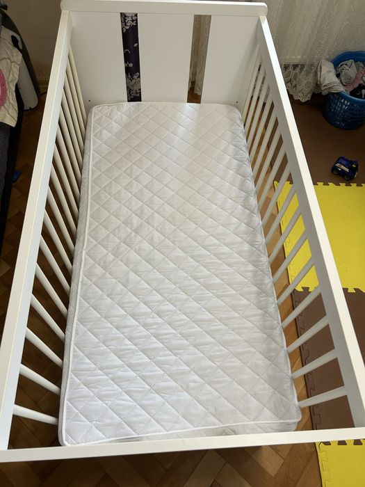 Patuț bebe + camera video cadou