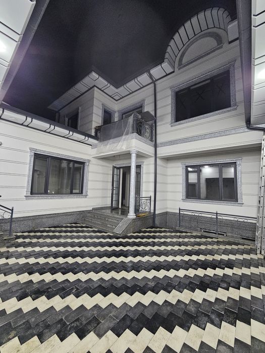 Участка сотилади 6хона 2 сотих 5 санузел комолон махалла дружба