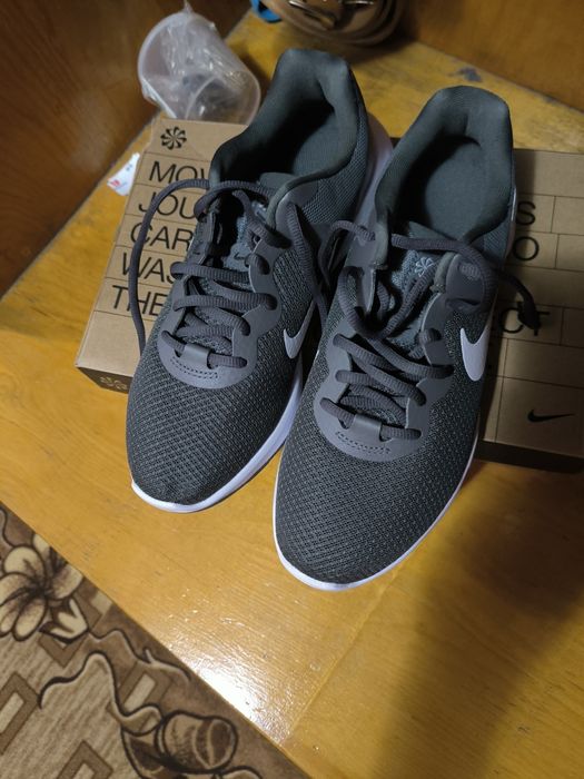 Маратонки nike  revolution 6