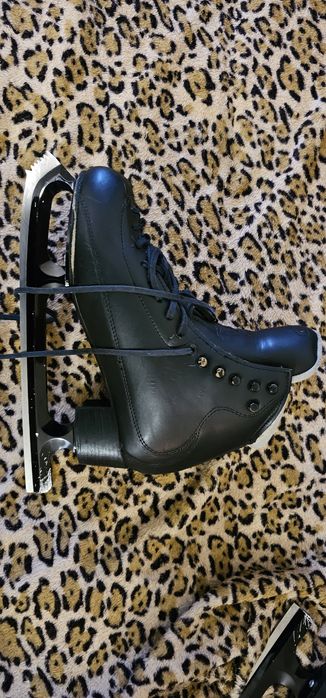 3 чифта професионални кънки за пързаляне