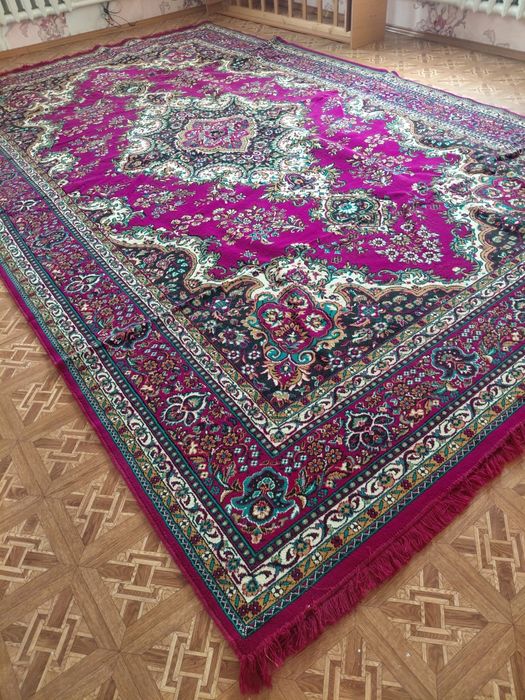 Ковёр продаётся .