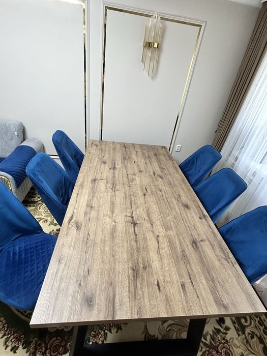 Стол стулья мягкий