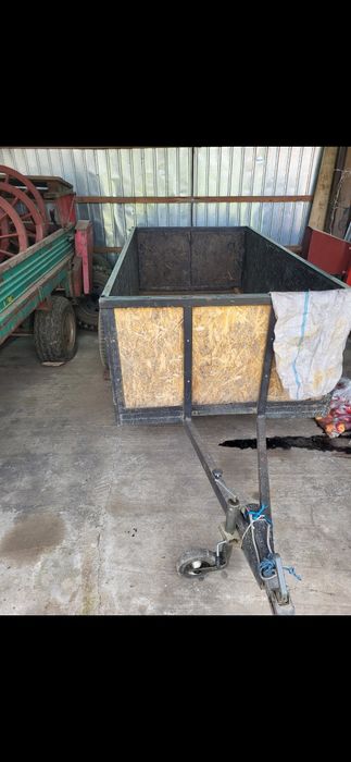 Vand remorca foarte solida.
Perfecta de pus dupa masini de teren, trac