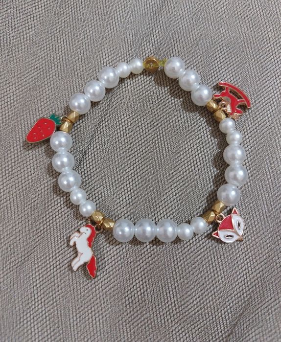 браслеты из жемчуга и бусин