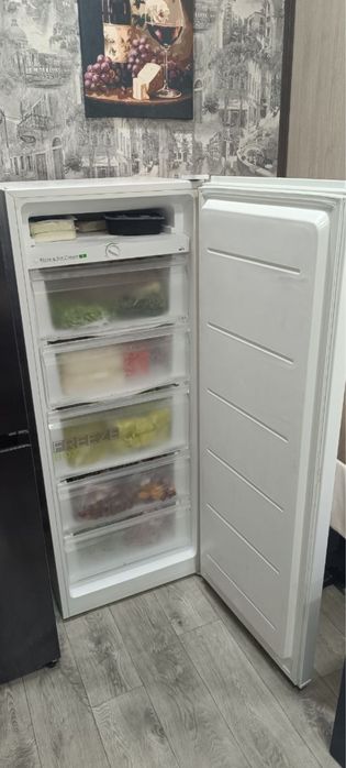 Морозильная камера Midea MDRU239FZF42