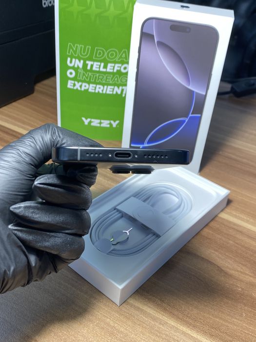 iPhone 16 Pro Max • 256 GB • Black Titanium