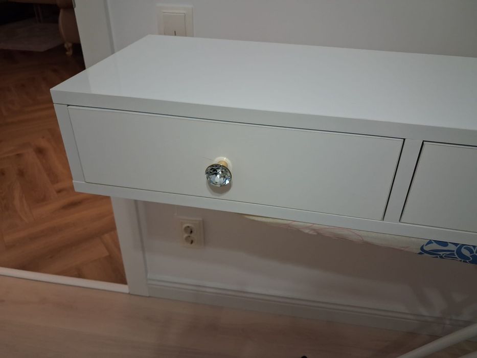 Masa de toaleta lucioasa