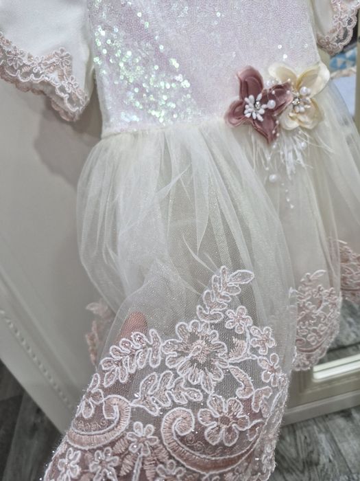 Продам красивое детское платья