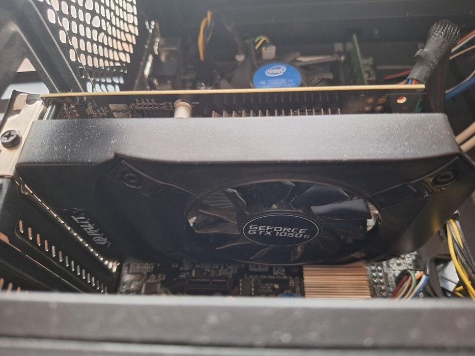 Геймърски компютър GTX 1050 Ti 4GB + Samsung 870 EVO 1TB + Razer комплект