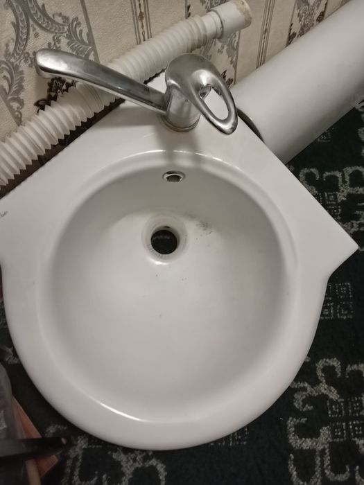 Vannaga rakvena qul yuvishga