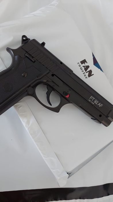 Pistol Airsoft Taurus PT92 FullMetal Modificat 5,4j SemiAutomat