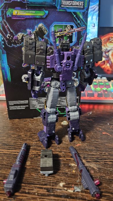Transformers Legacy Evolution Voyager Class Tarn