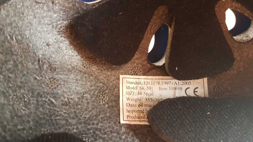 Продавам вело каски