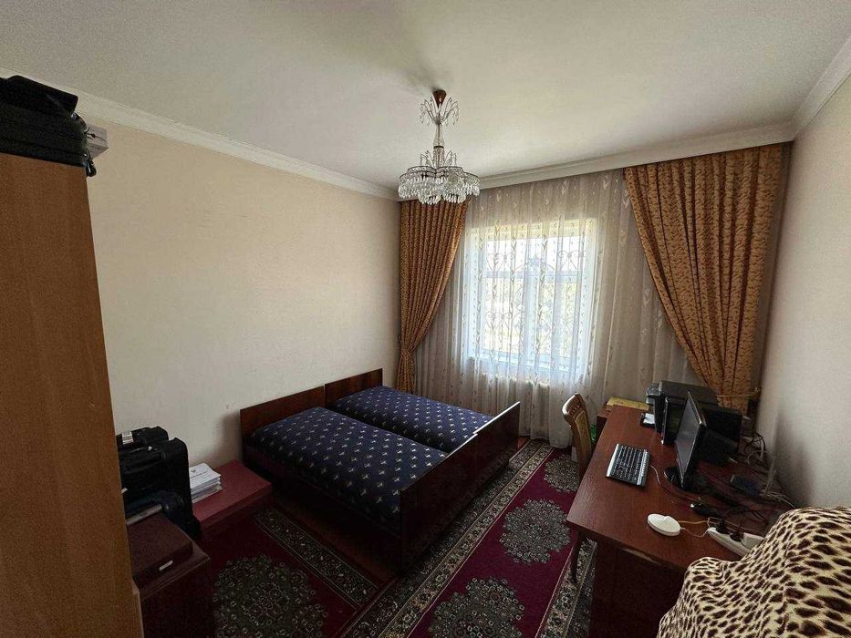 Уй (участка) сотилади. 2 каватли, 9 та хона, 6 сотих