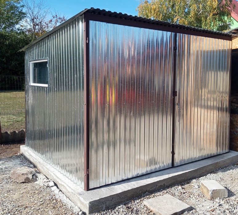 Garaj metalic din panouri sandwich 3.6 x 5m