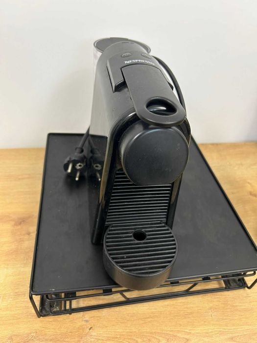 Espressor Essenza Mini + suport capsule