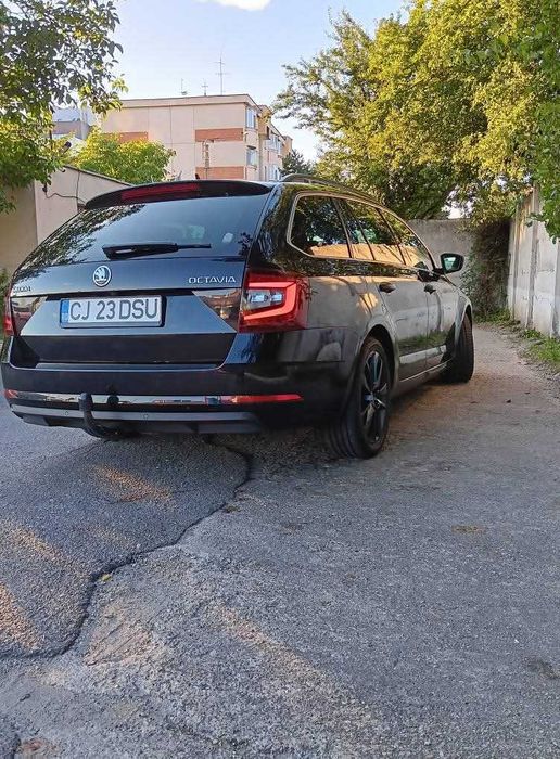 Vând mașină de familie.