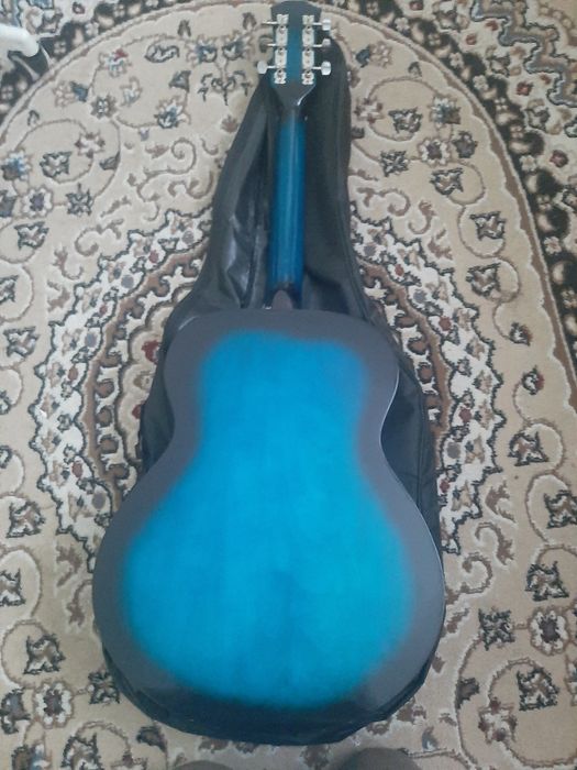 Акустическая гитара