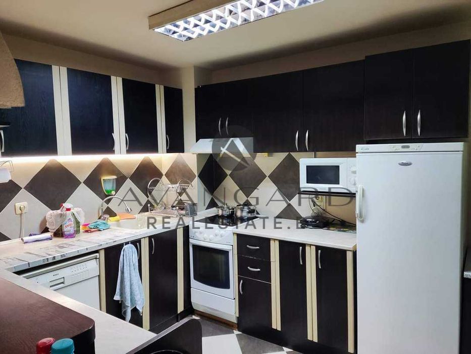 Продава се Четиристаен апартамент в Пловдив, Център - 102 кв.м за 2922 €/кв.м - Снимка #2