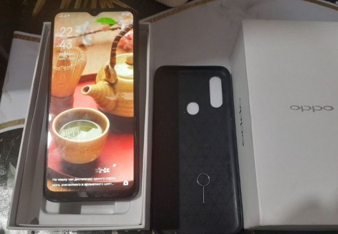 Смартфон продается оппо А31 память256гб