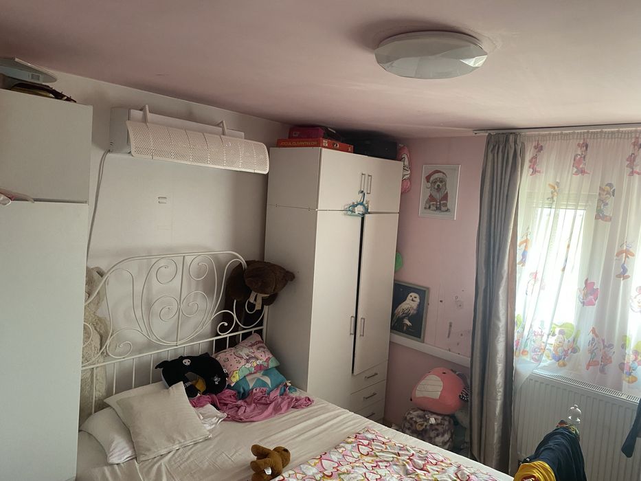 Se vinde un apartament cu 3 camere, central și cu “cămară” mare