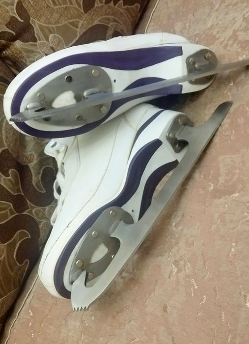 Коньки фигурные 38р