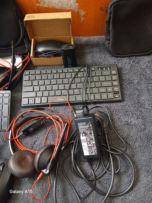 Vând căști tastatura incarcator