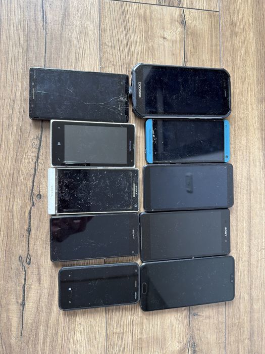Vand un lot divesificat de telefoane