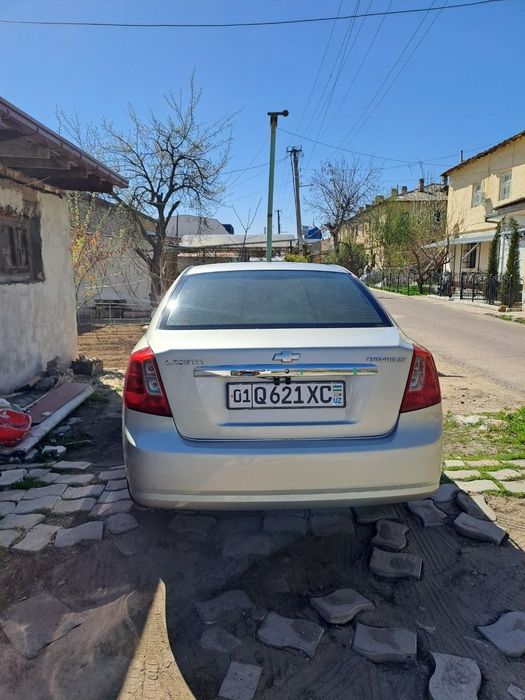 Lasetti avtomat 1.8 sotiladi