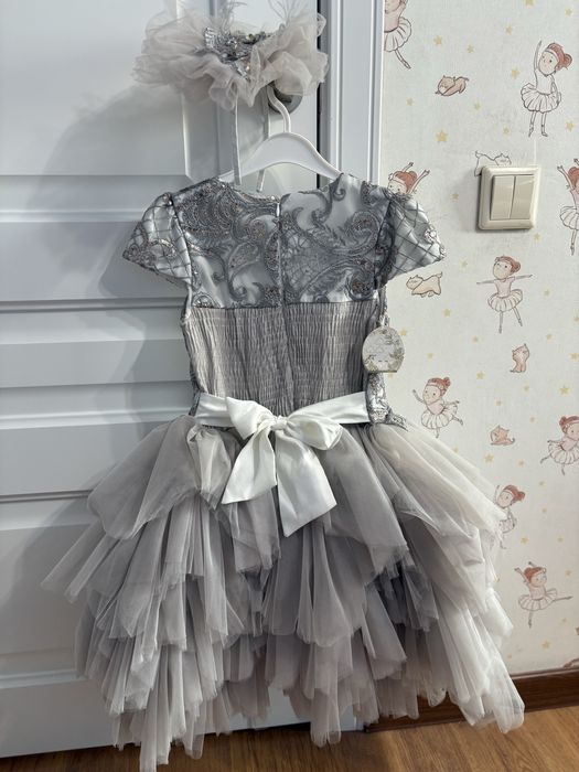 Нарядное платье для девочки НОВОЕ