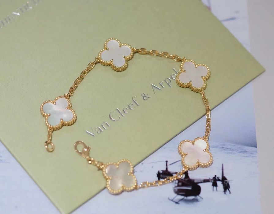 Дамска красива гривна