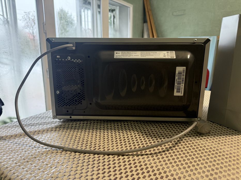 Продам микроволновую печь LG